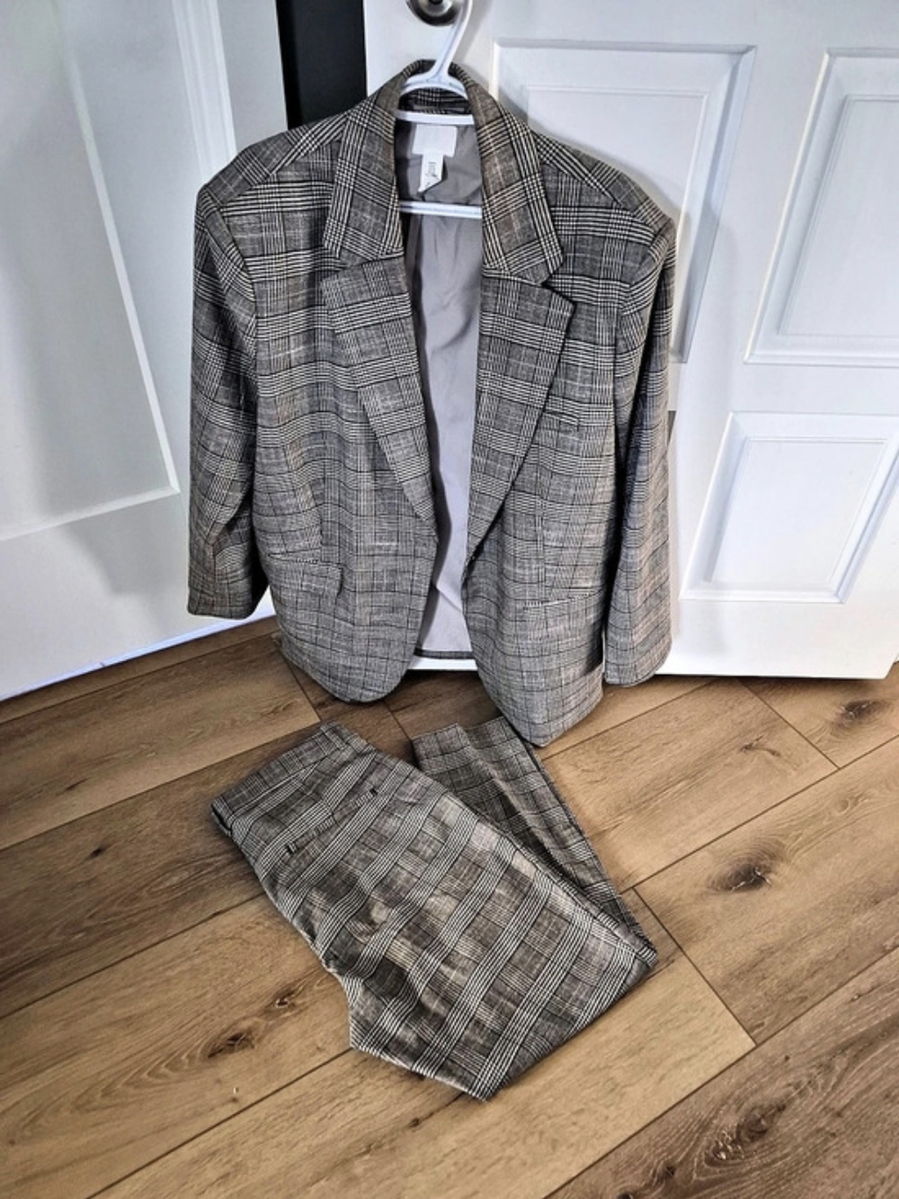 H&M Plaid Blazer and Pants Set in Black & Gray Like New